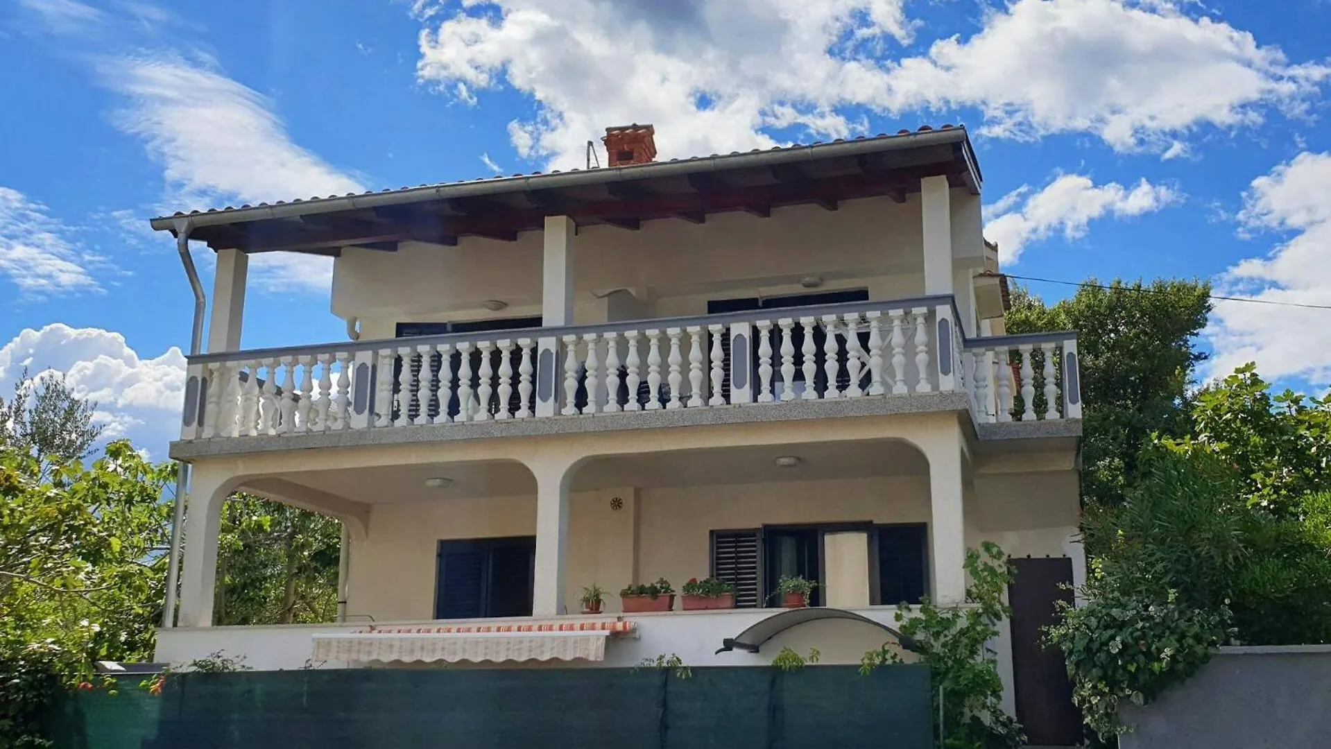 Apartments Horvat location